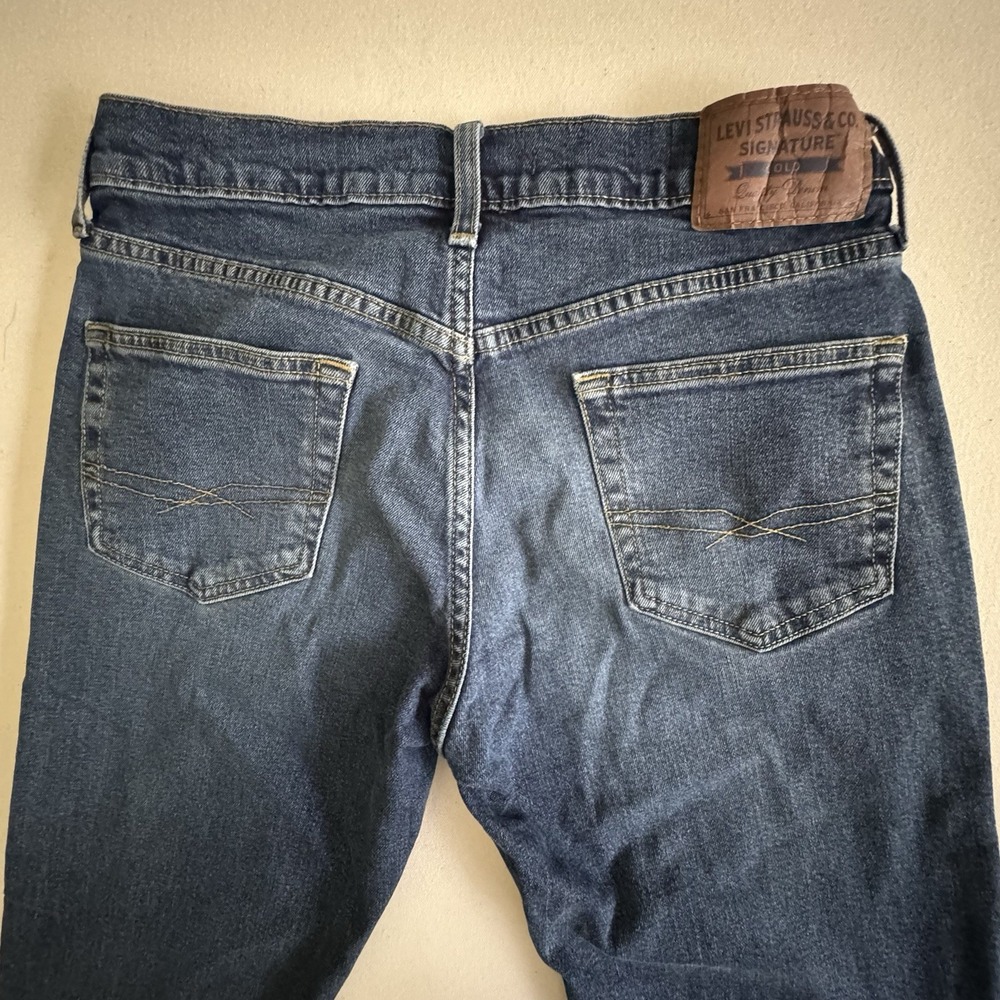 Levi's Men's 29X32 Signature Relaxed Fit Straight Leg Blue Denim 5-Pocket Jeans - Picture 8 of 11